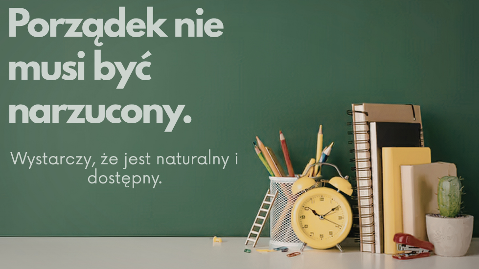 porządek na biurku dziecka - biurko regulowane elektrycznie